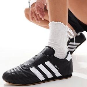 Adidas Taekwondo Sneakers SZ 9